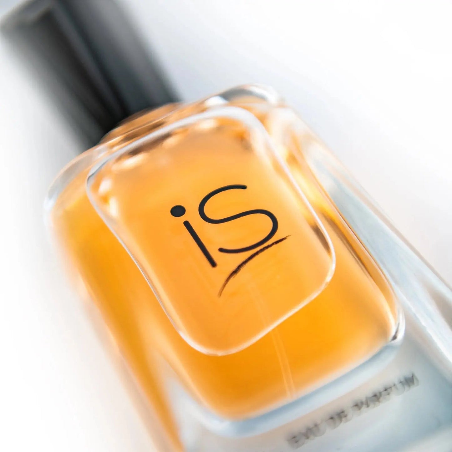 https://cdn.shopify.com/s/files/1/0798/6898/5693/files/iS-Perfume-75ml-EDP-Fragrance-World-171965734.jpg?v=1751748230