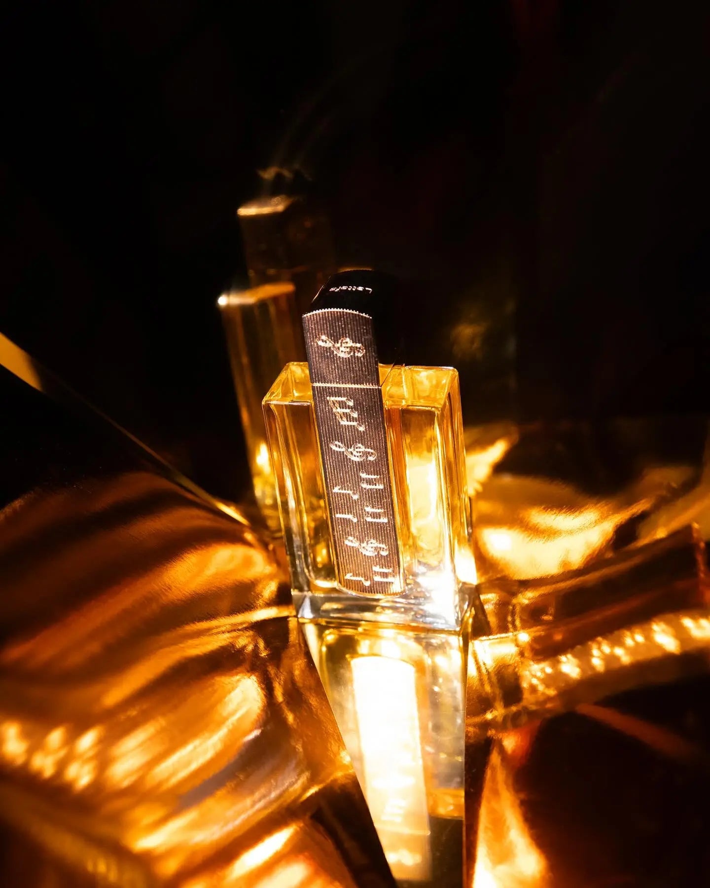 https://cdn.shopify.com/s/files/1/0798/6898/5693/files/Angham-Perfume-100ml-EDP-Lattafa-169954683.jpg?v=1750897111